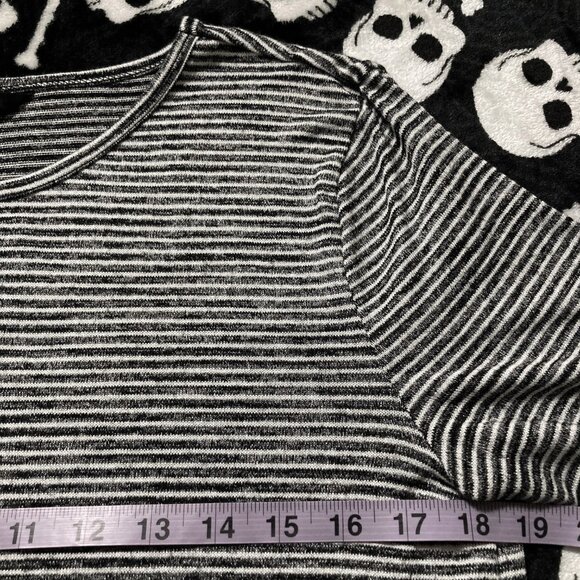 BANANA REPUBLIC Black white striped thin knit top ~ Stretchy MEDIUM LARGE tee - Picture 6 of 11